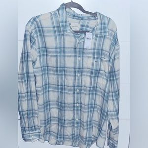 Blue and white flannel from AE!! Brand new never worn and with tag as well ☺️